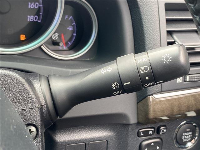 こちらのお車にはディーラーナビフルセグ・バックカメラ・CD・DVDビデオ・ブルートゥース・ETC・パワーシート・スマートキー・16アルミ・HIDライト・フォグ・本革巻ステア・マニュアルモードが装備！