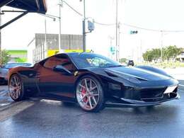 リッツガレージにフェラーリで人気の高いモデルが入荷しました！フェラーリ458イタリアです！正規ディーラー車！走行19000km！新車時オプション多数装備しています！どうぞご覧下さい！