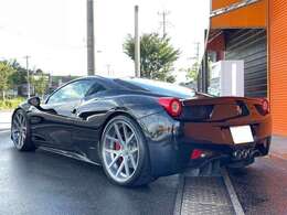 ボディーカラーはフェラーリ人気のソリッドブラックカラー、ネロです！