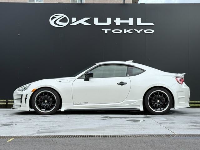 カスタム総額130万円超えの豪華パーツを装着した特選中古車！エアロ、足回り、マフラーまで抜かりなし！大変お買い得な一台です。この機会をお見逃しなく！詳細はお気軽にご相談ください