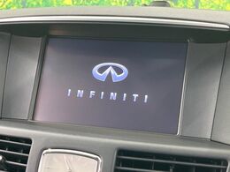 【メーカー純正ナビ】インテリアに溶け込むスタイリッシュな「専用設計」メーカーナビを装備♪視認性や操作性など基本性能にも優れ、より上質なカーライフをお楽しみいただけます。