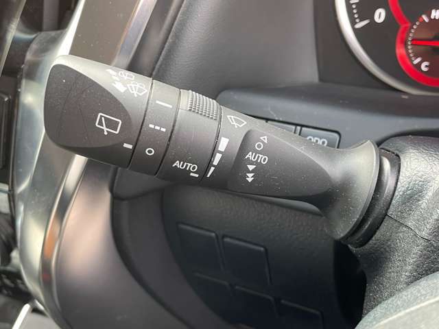 【運転席操作部】快適なドライブを楽しむための機能が装備されています！運転席から触れるので、使いやすいです！除菌プランいれていただくと、さらに清潔で安心していただけます！