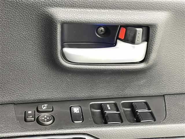 【窓操作部】軽い力で、窓を開けたり閉めたりすることができます！掲載箇所以外にご希望の写真がございましたら、お気軽にお問い合わせ下さい！メールや郵送でお送りさせていただきます。