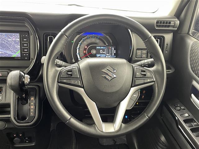 【ハンドル】軽い力で扱いやすいハンドルです。目立つ傷やスレなどなく綺麗な状態です！除菌プランいれていただくとさらに快適に！清潔なお車はお子様にも安心ですね！