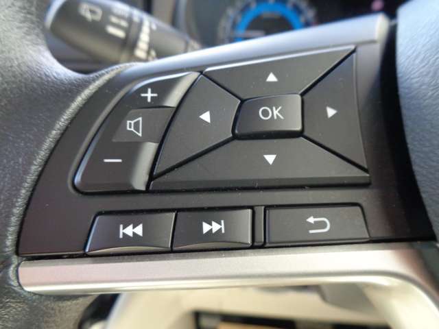 ステアリングスイッチが付いているので、ナビや、音楽のちょっとした切り替えもお手元で簡単にできます(*^▽^*)