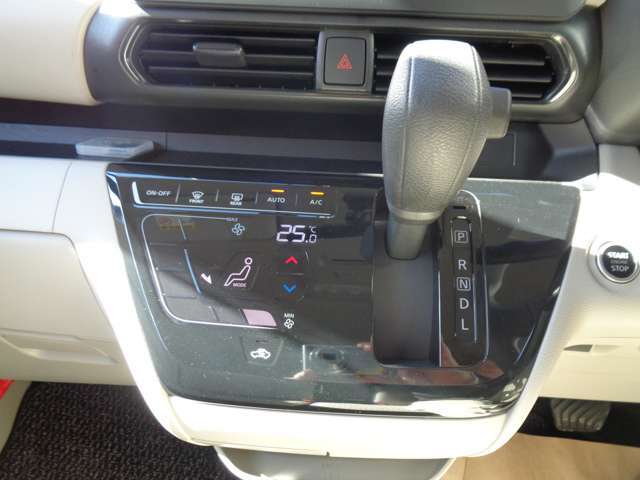 シフトレバー　オートエアコン操作スイッチ