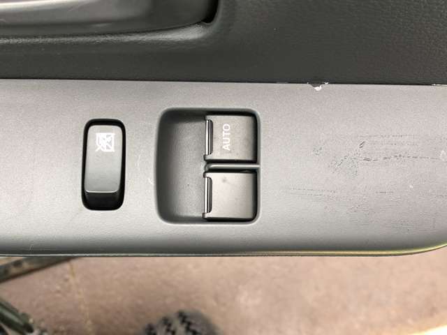 パワーウィンドウ付き☆運転席で全部の窓を開閉することが可能！！快適にドライブをお楽しみいただけます☆