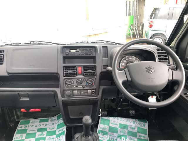 メーターやシフトレバー、スイッチ位置など運転席回りの配置はしっくりいきたいものですね！まずは座ってチェックしてみてください♪エンジン始動も楽チンです。　イチイチ鍵を出す手間も無くなりますよ。