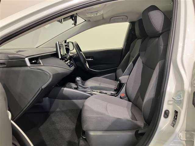 【運転席・助手席】いたみ・汚れなどは少なく、全体的に良好な状態です！