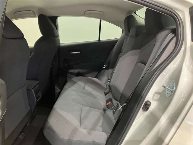 【後部座席】後部座席の写真になります。広いので運転も快適ですよ！