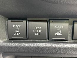 【両側パワースライドドア】スマートキーや運転席のスイッチで後席両側スライドドアの開閉が可能♪電動だから力を入れてドアを開ける必要が無く、小さなお子様でも簡単に開け閉めでき快適です♪