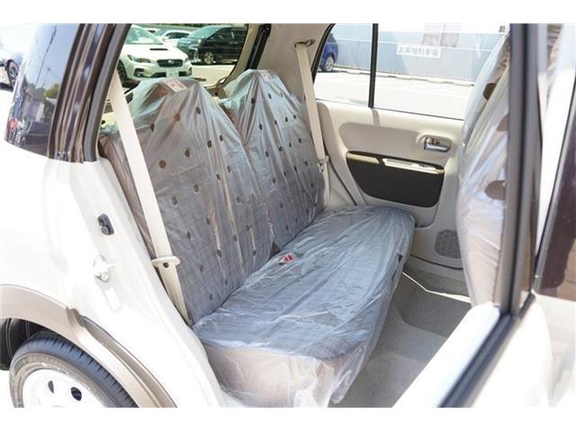 左右分割可倒式セカンドシート装備☆セカンドシートにも新車時のままビニールシートが付いています☆
