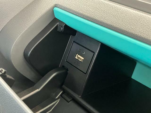 携帯電話の充電もできるUSBソケット