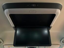 【フリップダウンモニター】大画面モニターで後席でもエンタメをお楽しみいただけます。小さなお子様にも大人気の装備です♪