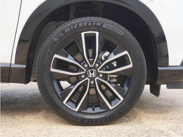 アルミホイール装着車です！これで足元まわりもおしゃれにきまります！