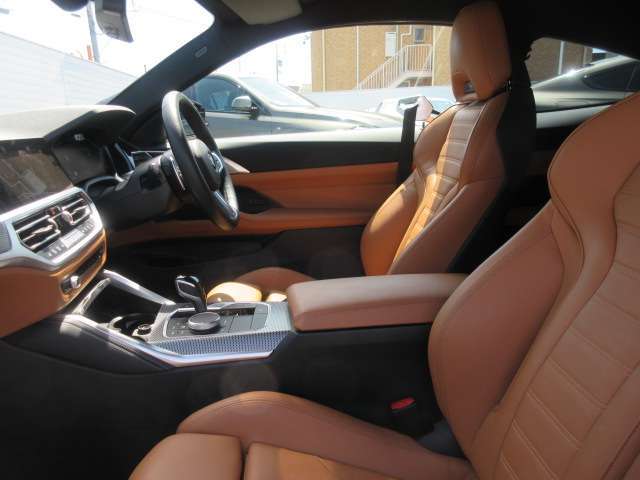 車内での喫煙歴も無くきれいな状態をキープしております。