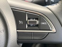【クルーズコントロール】高速道路もラクラク走行。アクセルを離しても一定速度で走行ができ、長距離運転時の負担を軽減！加速・減速も簡単なスイッチ操作で調整できます。