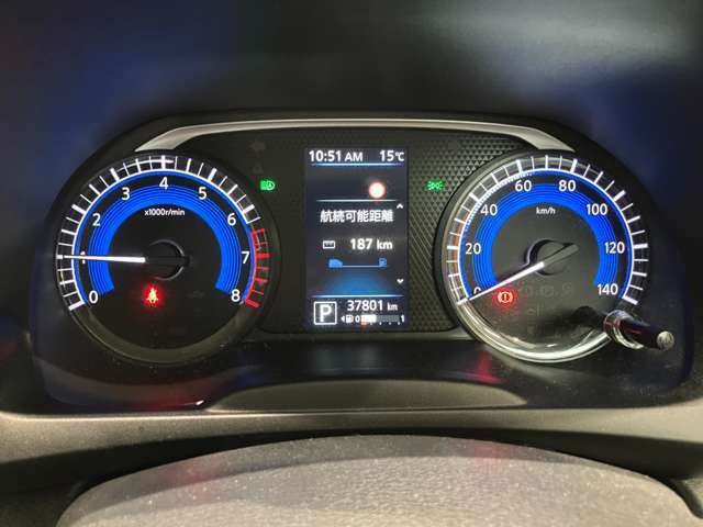 昼間も夜間もとっても見やすく疲れにくいメーター類です♪色合いも鮮やかです☆航続距離や平均燃費などの情報も表示できるのでとっても便利です♪