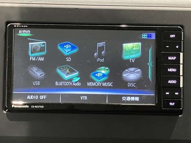 メモリーナビを搭載。楽しいドライブにナビは欠かせませんよね。Bluetoothも当然付いています♪好きな音楽を聴きながら今まで行ったことの無いところに行ってみませんか？