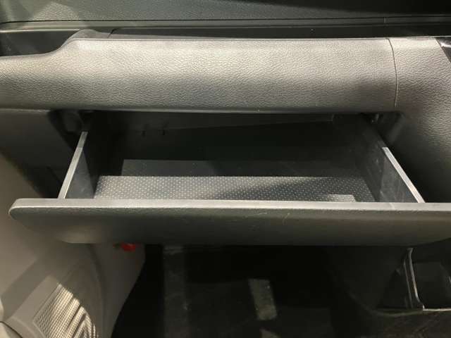 薄型のティッシュBOXなどが収納出来ます。小物入れとしても使えるので便利です。