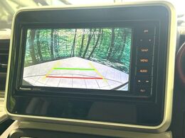 【バックカメラ】駐車時に後方がリアルタイム映像で確認できます。大型商業施設や立体駐車場での駐車時や、夜間のバック時に大活躍！運転スキルに関わらず、今や必須となった装備のひとつです！