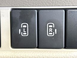 【両側パワースライドドア】スマートキーや運転席のスイッチで後席両側スライドドアの開閉が可能♪電動だから力を入れてドアを開ける必要が無く、小さなお子様でも簡単に開け閉めでき快適です♪