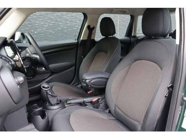 全国納車可能です。納車方法及び費用につきましては、お気軽にコーディネーターまでご相談ください。遠方のご納車の際も我々がしっかりサポートさせて頂きます。お気軽にスタッフまでご相談下さい。