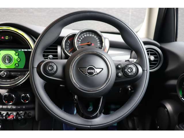バックオーダーをご利用いただければ、希少なお車や、特定の装備のついたお車など、お客様からのご要望に応じて全国ネットワークからお探しさせて頂きます