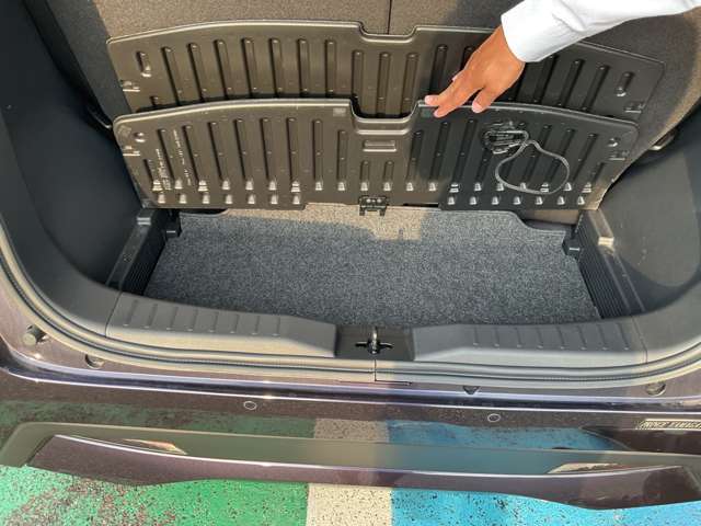 トランクの蓋を開けると収納スペースがあります