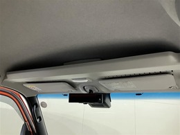 オーバーヘッドシェルフボックスティッシュやファイルなどが収納できる頭上収納。