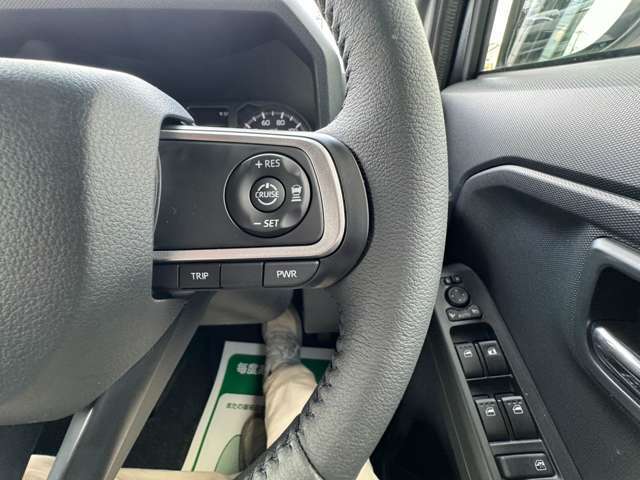 プッシュスタート標準装備です。カギを挿さずにエンジンの始動からドアの開け閉めまで出来てしまうスマートキーの仕様になっている為、カギを探す手間がありません。