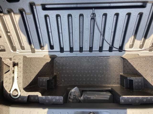 自社整備工場を完備しております！急なトラブルでも対応可能です。車検・ご納車後のアフターケアもお任せ下さい！