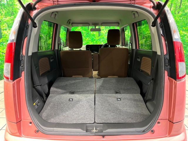 積み下ろしのしやすいデッキにはたっぷりと荷物を積み込んでいただけます。遊びから仕事まで、様々なシーンで頼れます♪