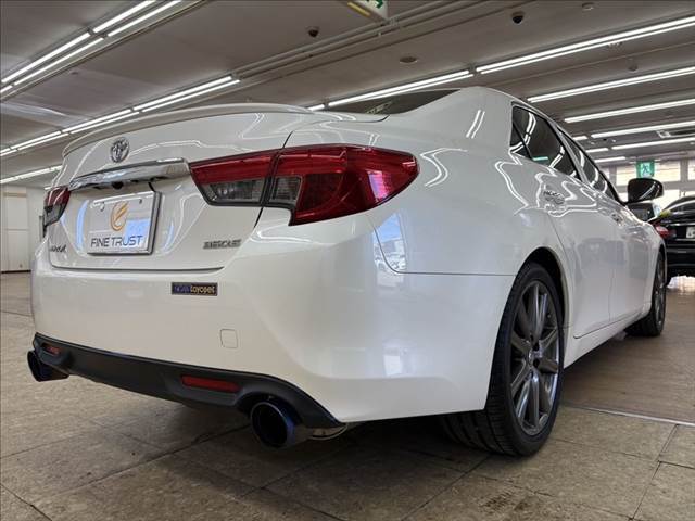 店舗敷地内に駐車スペースもございます。お車でのご来場をお考えの方はご安心ください♪