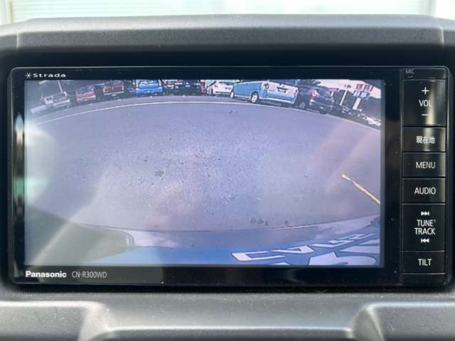 バックモニター付なので駐車が苦手な方も安心☆