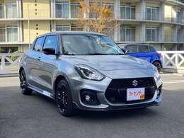 新車側展示場には試乗可能な未使用車をラインナップをしいつでも乗って納得を提供しています新しい装備が充実した試乗車をぜひ♪新しいがすぐそばにあるお店です。最長3年の安心保証もございます。