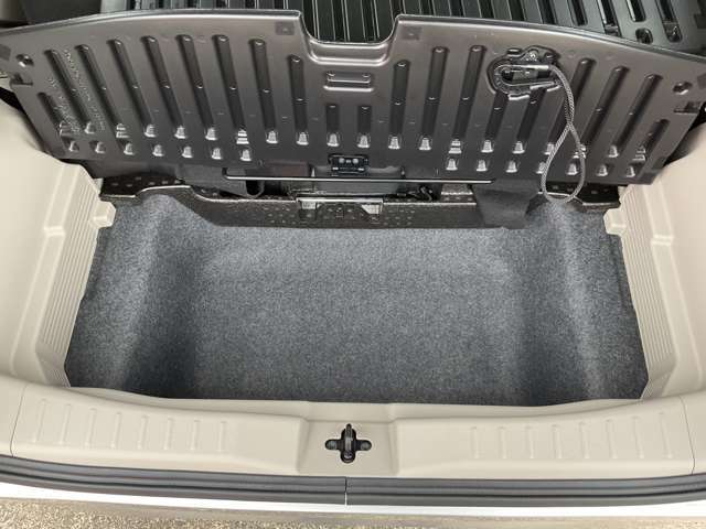 大きな荷物も収納出来る リヤアンダーBOX