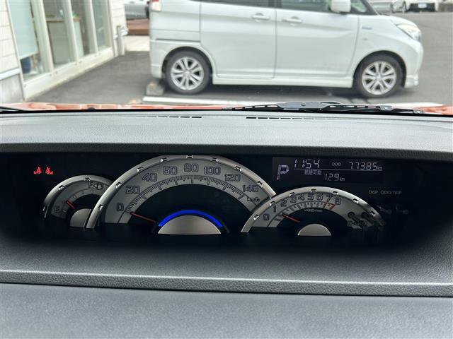 【　メーター　】メーターまわりも鮮やかに照らし出され、デザイン、安全性ともにバッチリですね♪