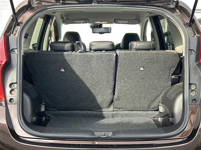 どっかり開きましたトランク。荷物だってたくさん入ります。