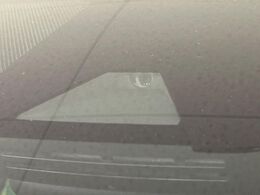 【トヨタセーフティセンス】走行中に前方の車両等を認識し、衝突しそうな時は警報とブレーキで衝突回避と被害軽減をアシスト。より安全にドライブをお楽しみいただけます。