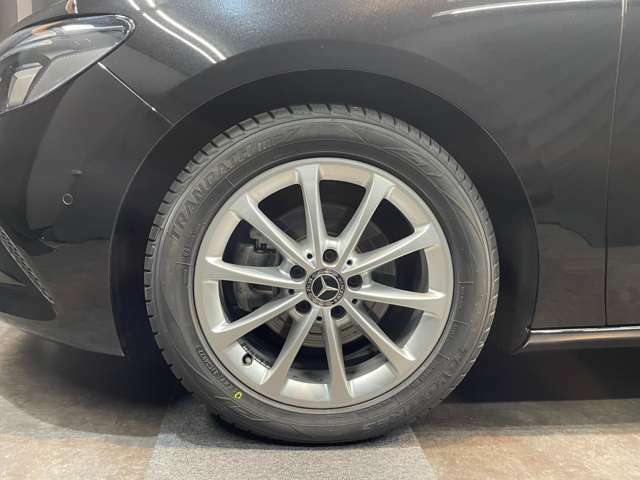 新品タイヤTOYOタイヤ　205/55R17　TOYO　トランパス　MP7ホイールキズなく良好　ブレーキ周りも徹底洗浄しています。