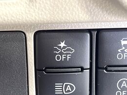 【スマートアシスト】走行中に前方の車両等を認識し、衝突しそうな時は警報とブレーキで衝突回避と被害軽減をアシスト。より安全にドライブをお楽しみいただけます。