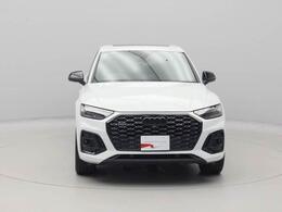 マトリクスLEDヘッドライト付き。ウィンカーは流れるシーケンシャルタイプ