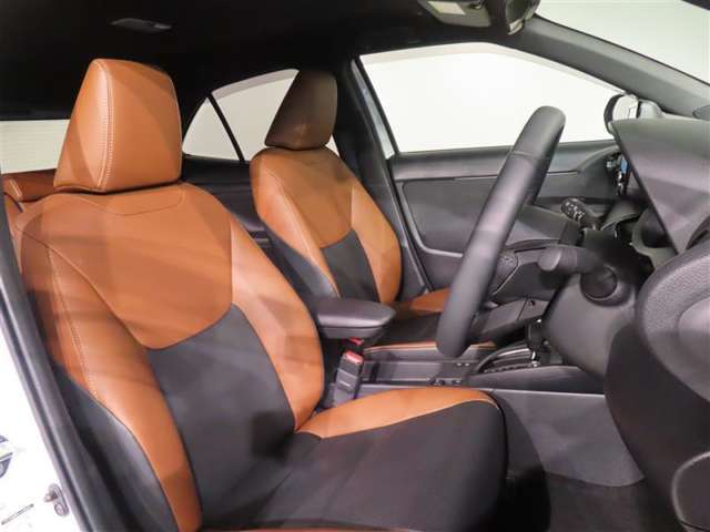 合成皮革＋ツィード調ファブリック　運転席6ウェイパワーシート （前後スライド＋リクライニング＋シート上下）＋シートヒーター