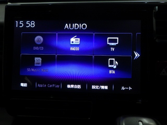 フルセグテレビ搭載。DVD・CD再生・SDカードにも対応しています。