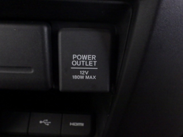 【POWEROUTLET】12V電源ソケットを設置しております。周辺機器の充電にご利用頂けます☆