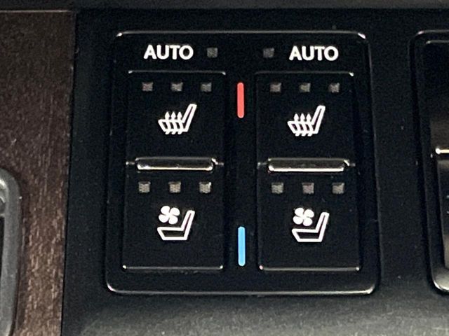 【シートベンチレーション】夏場は涼しい風でお尻や背中の熱やムレを防ぎ、冬はエアコンよりも早く温まってポカポカに！季節を問わず快適に過ごせます。