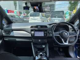 シンプルな運転席回りで操作も楽です