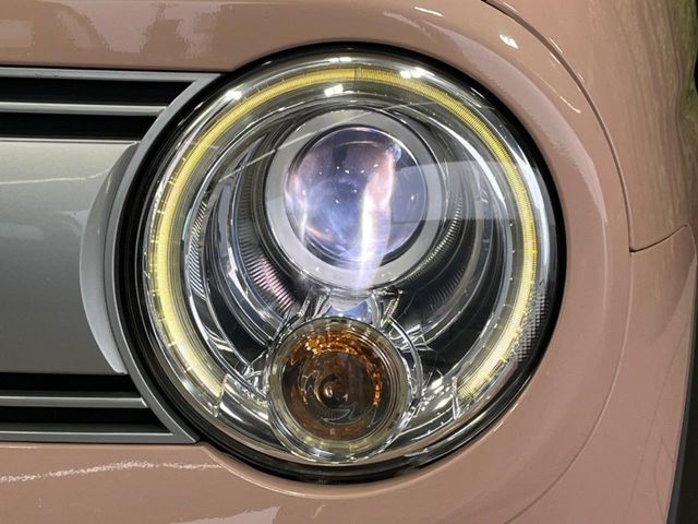 【HIDヘッドライト】非常に明るく前方を照らしてくれるので、悪天候や夜間の走行時も視界良好で安心してお乗りいただけます。
