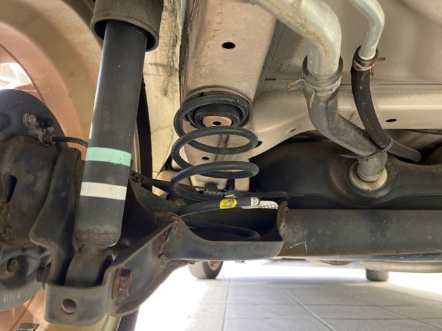 お車を安心してお乗りいただく為には、足回りの定期点検が欠かせません。サービスサポート（有償保証）では無料点検もご提供しており、安心のカーライフをお過ごしいただけるサポート体制が整っています。